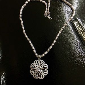 🌸 NWOT Large Pendant Necklace 🌸